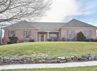 100 Pin Oak Dr, New Cumberland, PA 17070