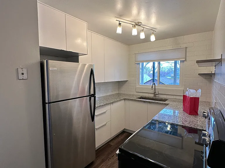 428 E 5th Ave #6 — Photo 1