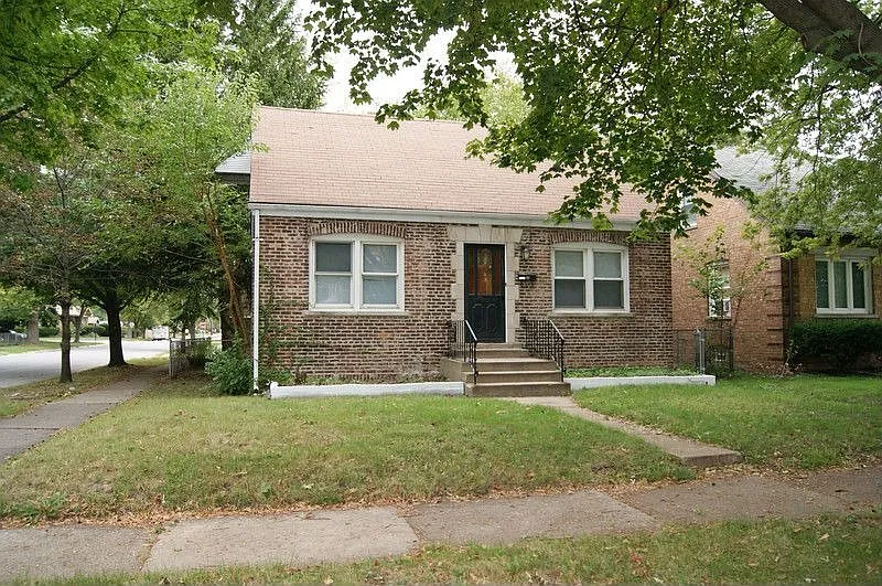 14236 S Michigan Ave photo 1