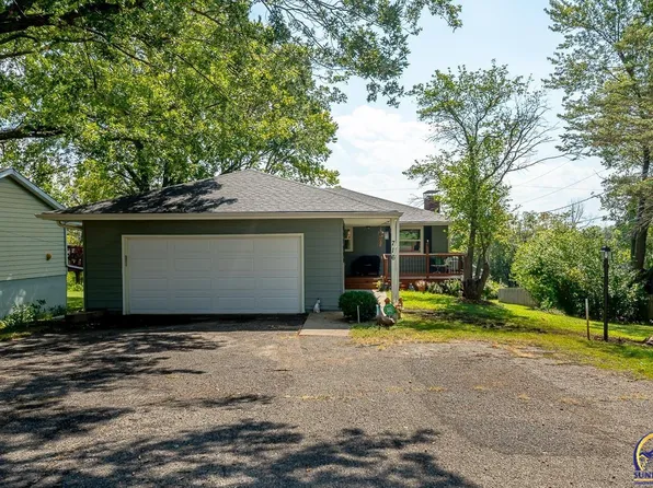 716 Delaware Dr, Ozawkie, KS 66070