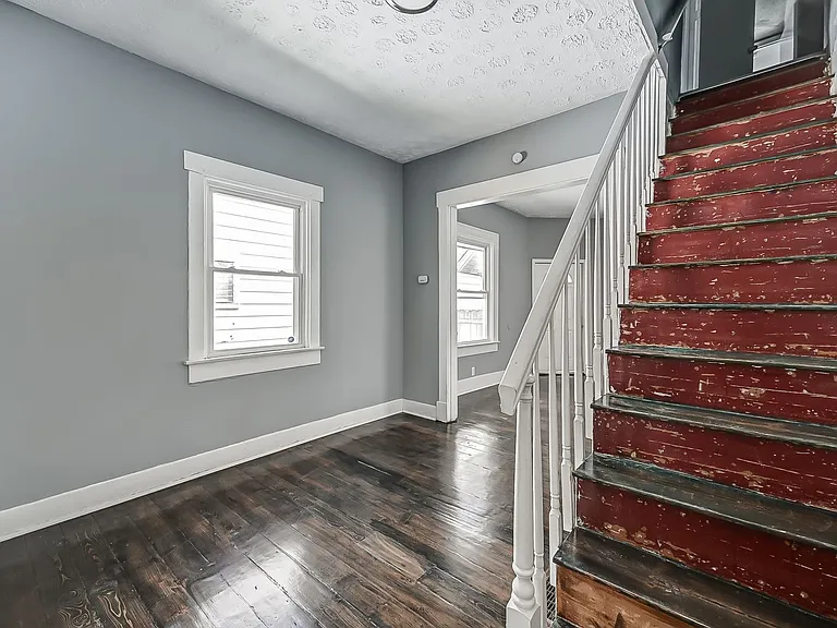 1257 Leonhard St — Photo 24