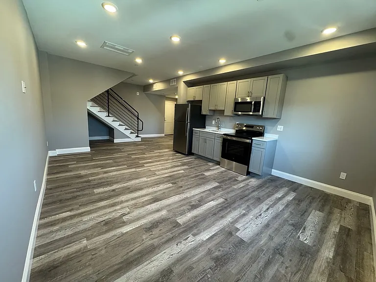 8 Avon St — Photo 37
