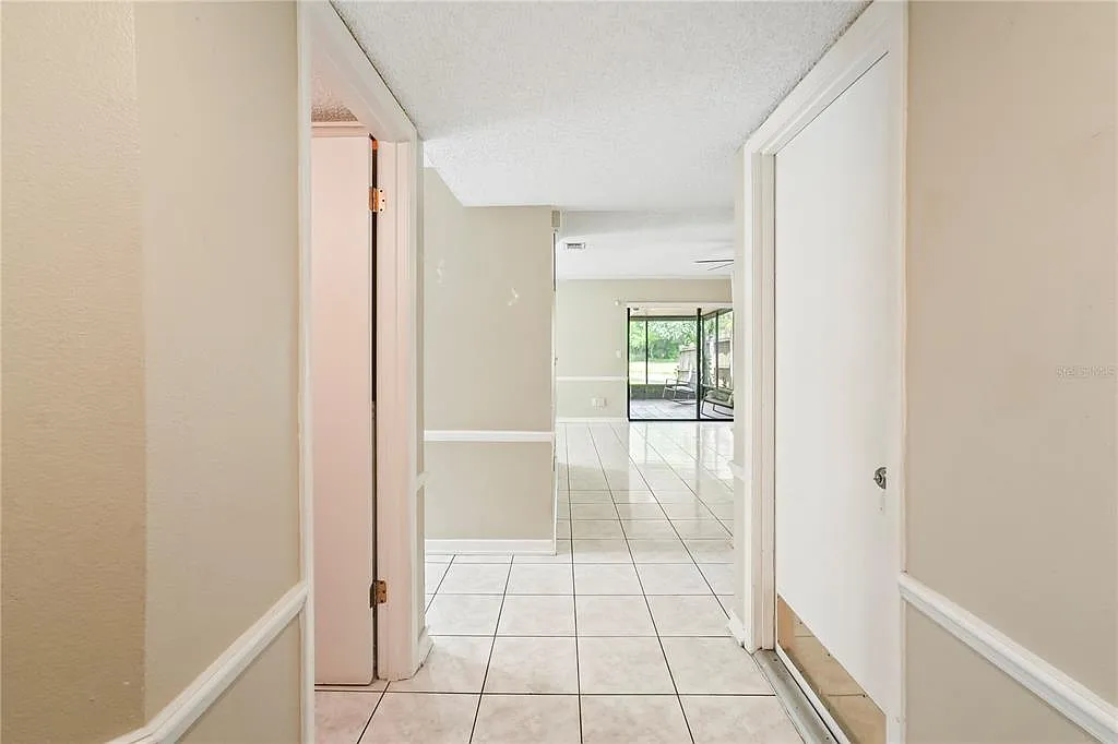 3 bed, 2.5 bath, 1428 sqft, $2,100 — Photo 4