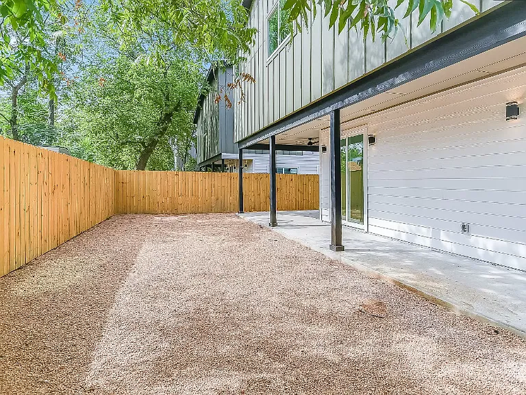 606 S Hackberry — Photo 26