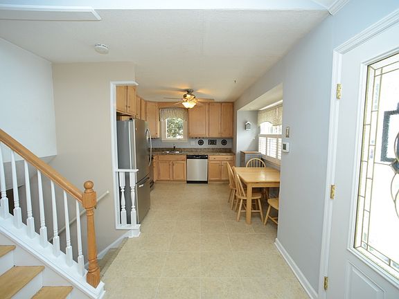 2nd image of 106 Lake Dr