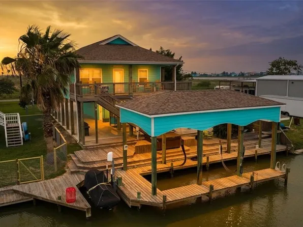 109 Copano Cove Rd, Rockport, TX 78382