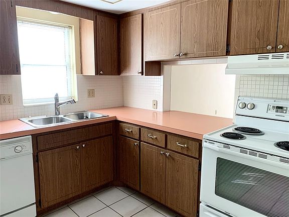 5th image of 8651 10th St N APT 108