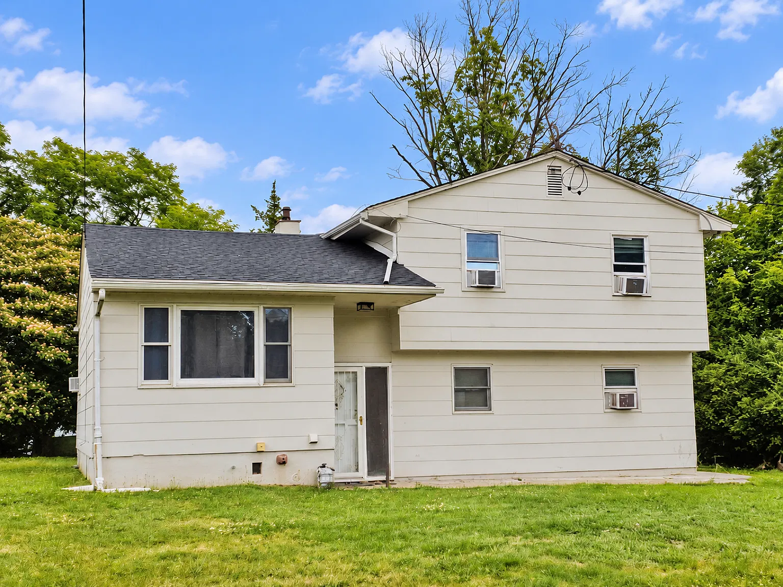 6 bed, 1610 sqft, $3,900 — Photo 1