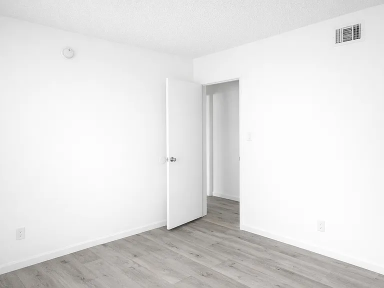 812 Larch St — Photo 13