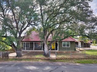 654 N Live Oak St, Mason, TX 76856
