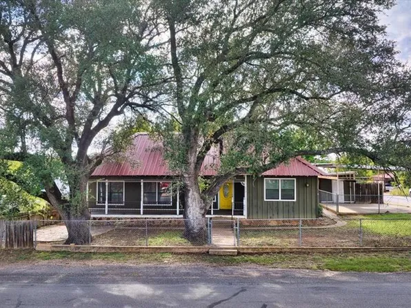 654 N Live Oak St, Mason, TX 76856