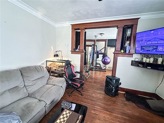 4th image of 413 Parsells Ave