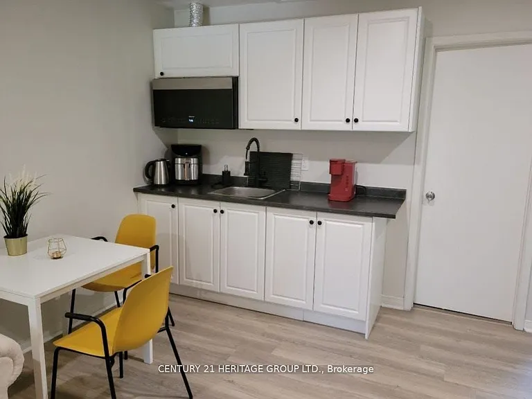 287 Lorne Ave #B — Photo 2