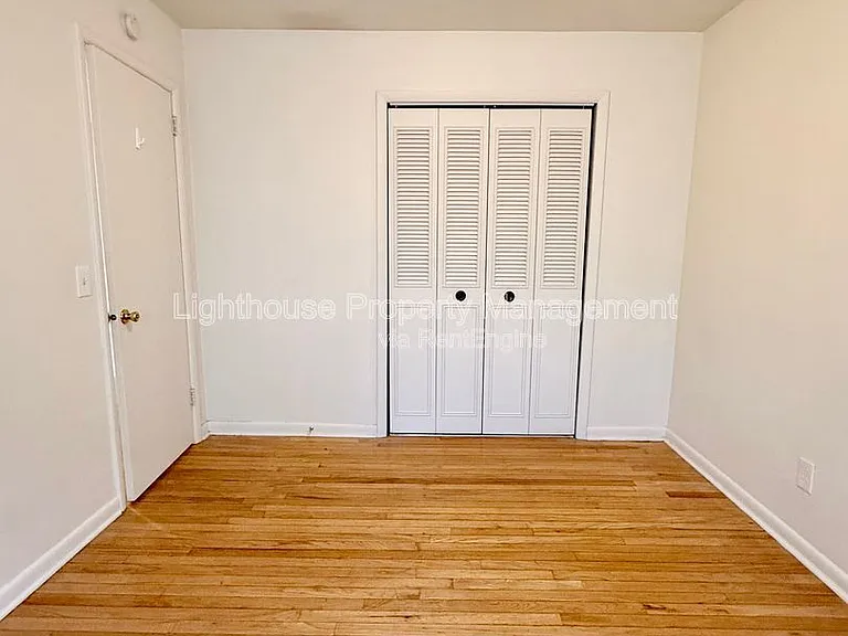 2108 Woodbine Ave — Photo 8
