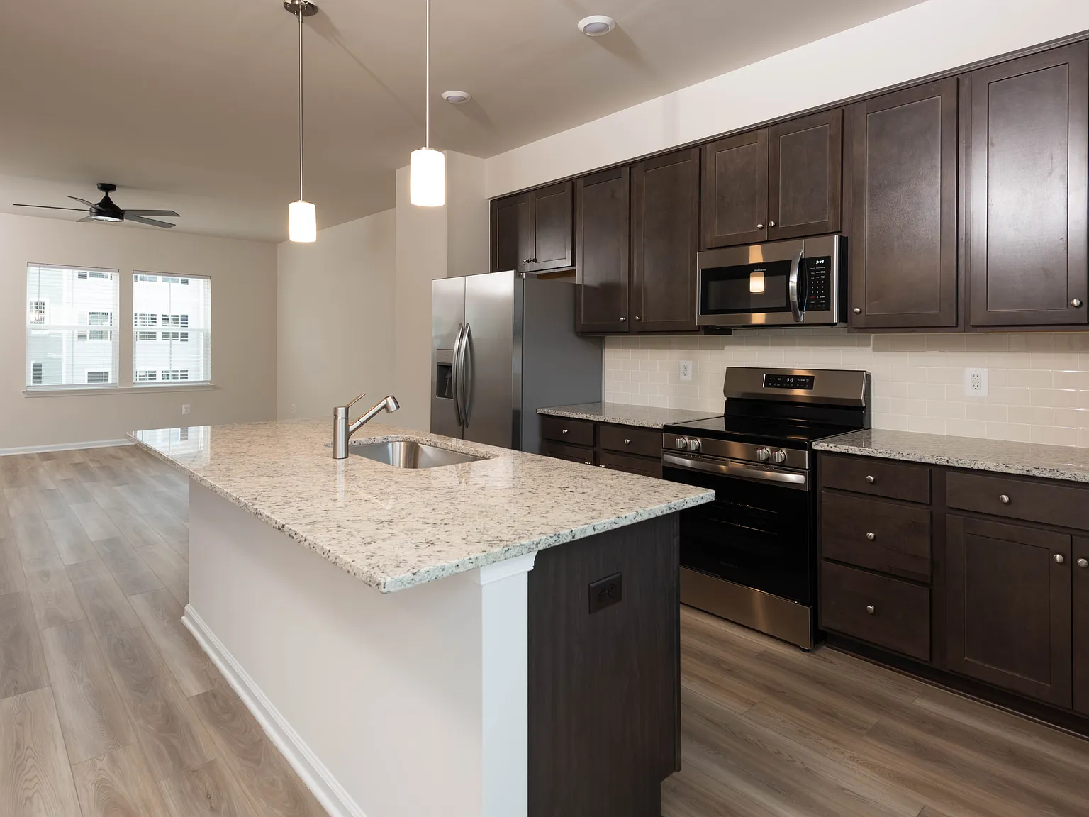 3 bed, 1900 sqft, $2,150 — Photo 3