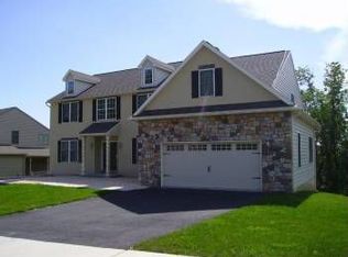 14 Sawgrass Dr, Reading, PA 19606