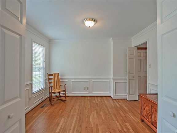 5th image of 315 Derbycreek Ln