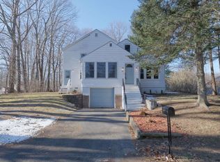 10 Bonneau Rd, Clifton Park, NY 12065
