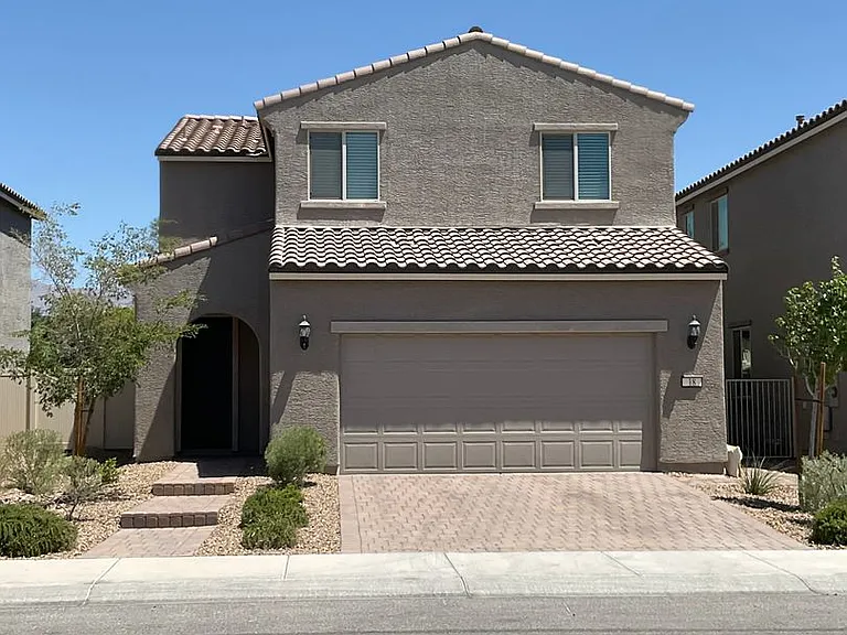 18 Pivot Ave — Photo 1