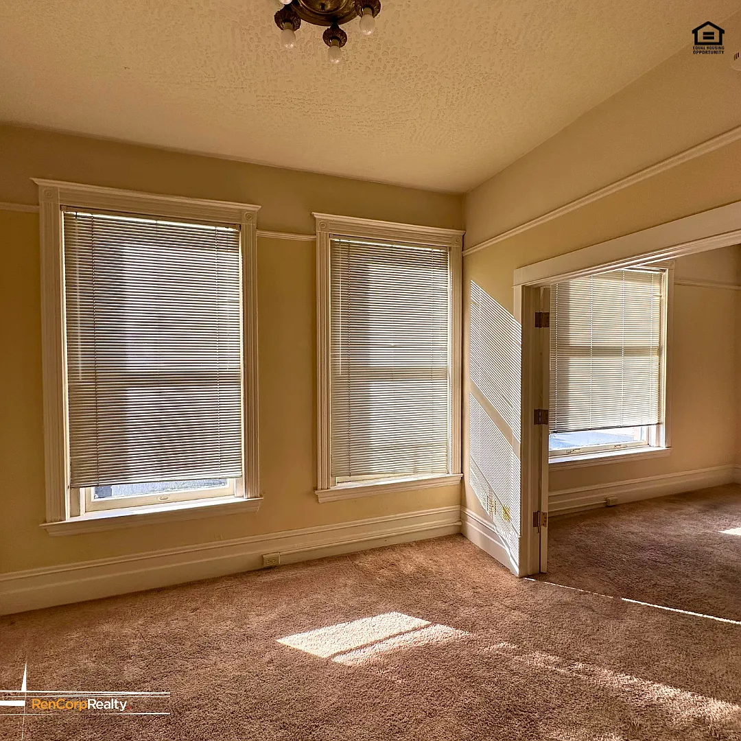 Building Photo - 5 S Cedar St #305
