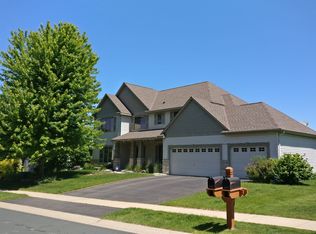 12494 Chesholm Ln, Eden Prairie, MN 55347