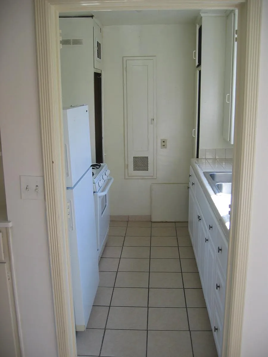 Building Photo - 479 Landfair Ave #491