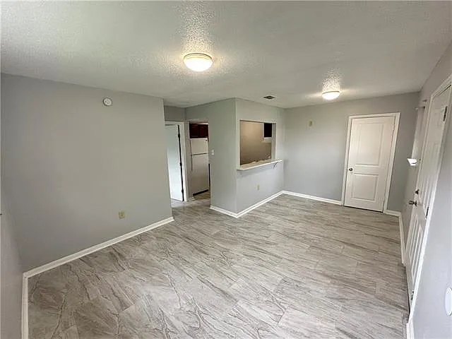633 N Elm St #C — Photo 3