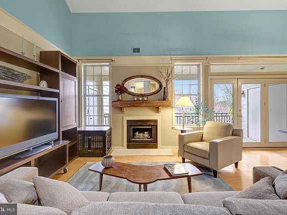 4th image of 1334 Garden Wall Cir #E