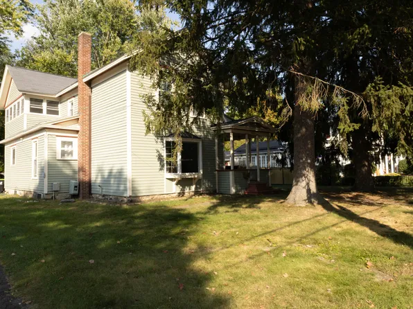 306 W Grove St, Greenville, MI 48838