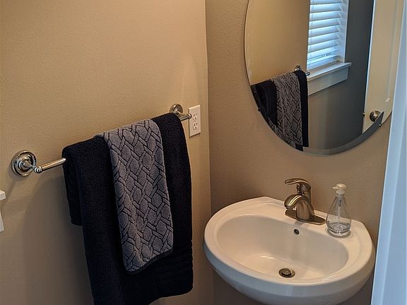 3rd image of 6294 Juanita Cir NE