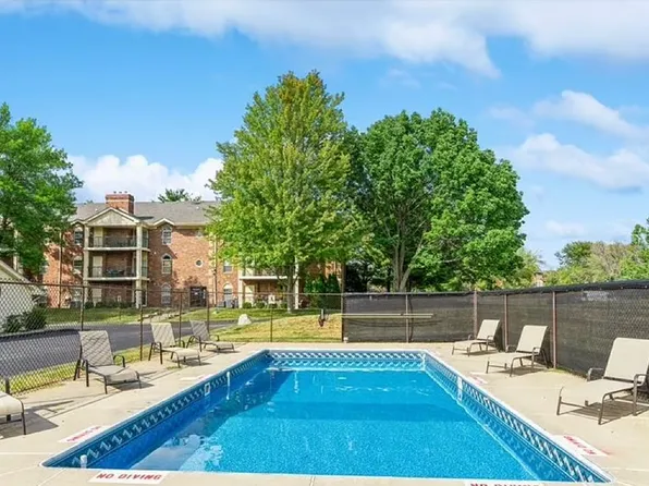 4910 Pleasant St Unit 16, West Des Moines, IA 50266