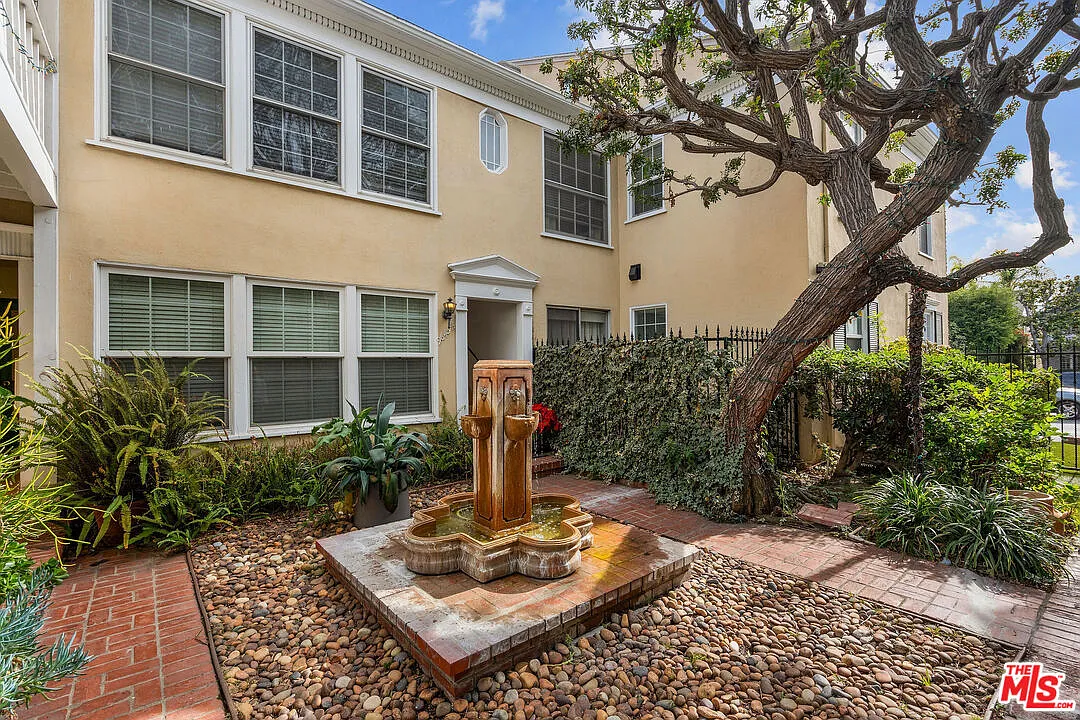 2 bed, 2.0 bath, $3,950 — Photo 2