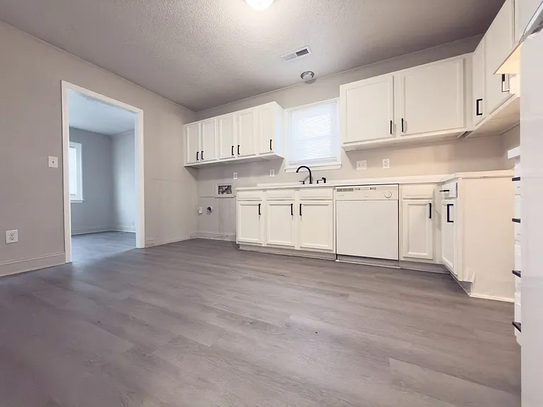 836 White Oak Dr — Photo 8