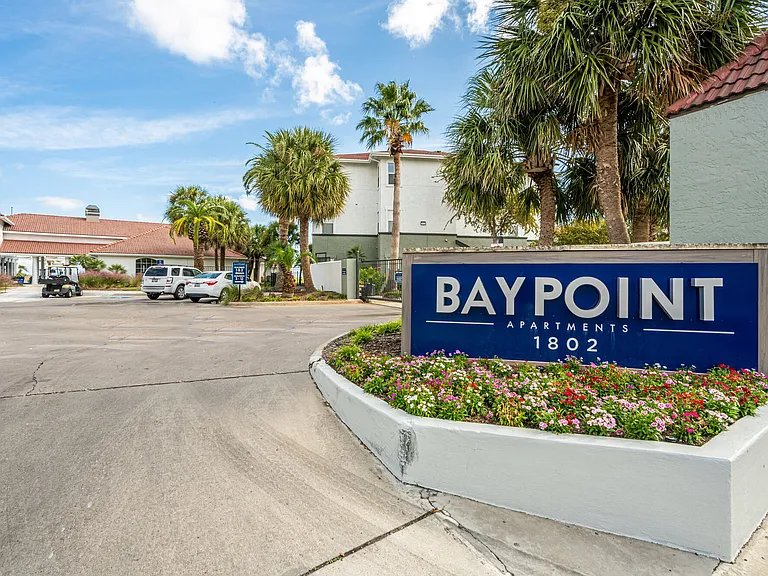 Baypoint Apartments — Photo 16