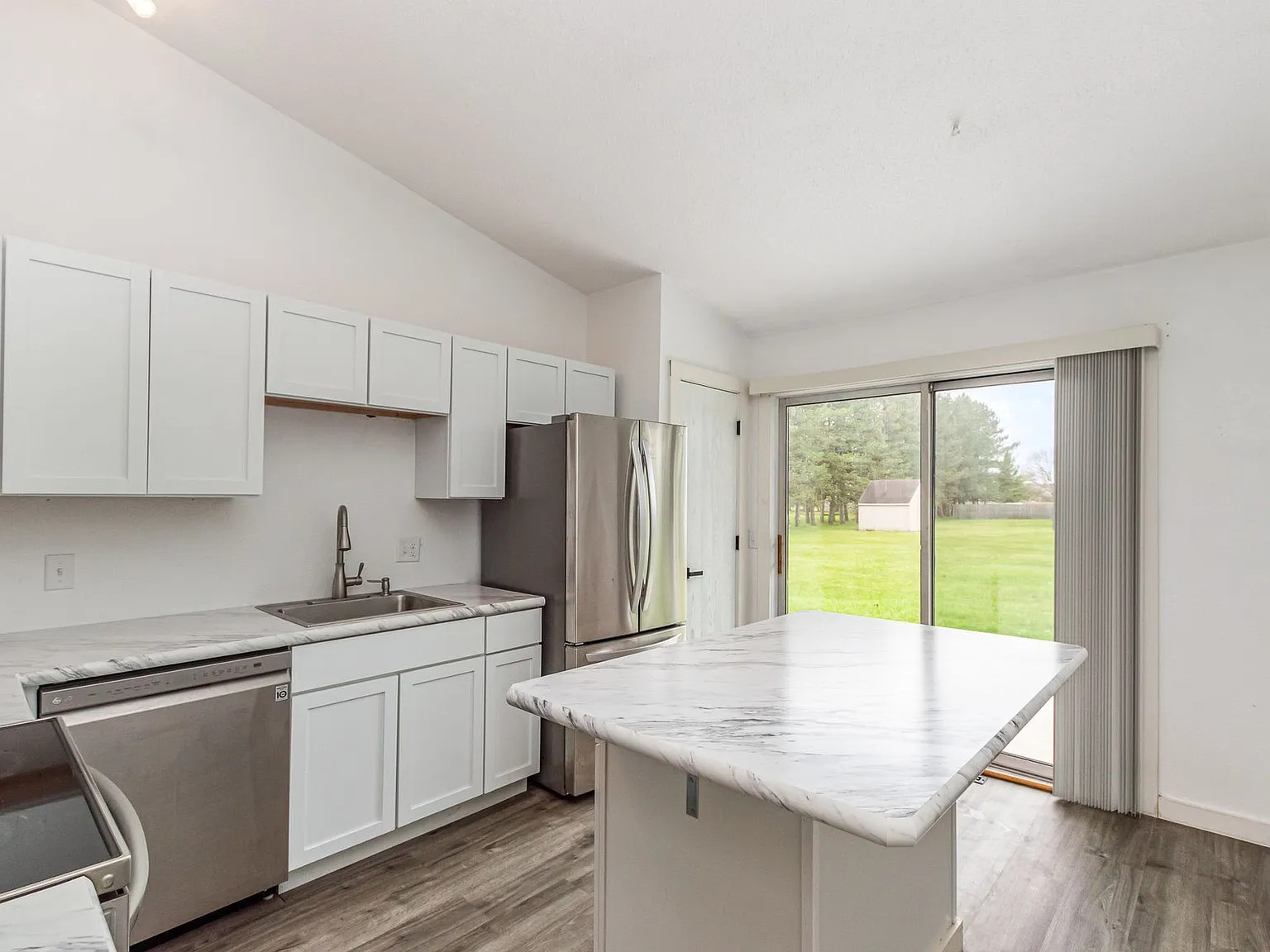 6073 Weiss St — Photo 3