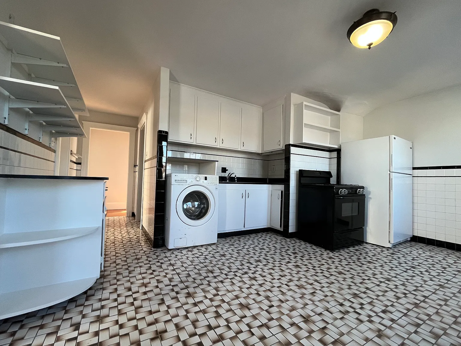 2 bed, 1300 sqft, $2,250 — Photo 2