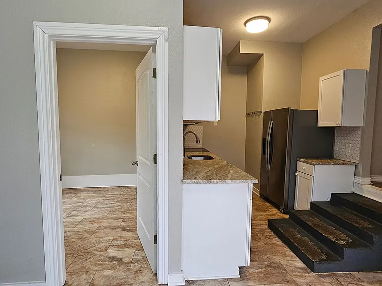2115 Glenwood Ln — Photo 10