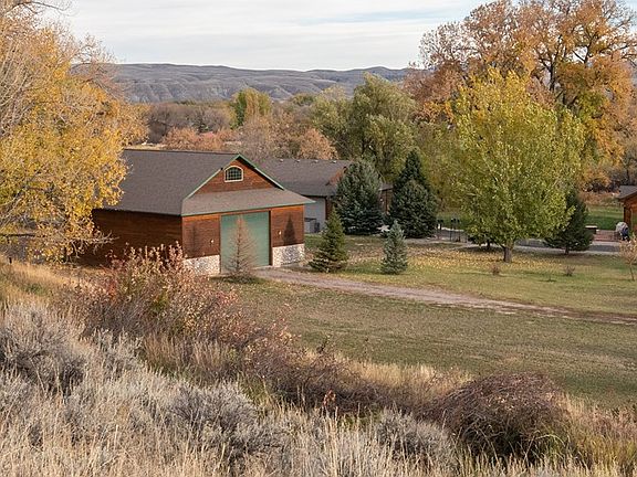 4th image of 34 Bridle Trails Dr