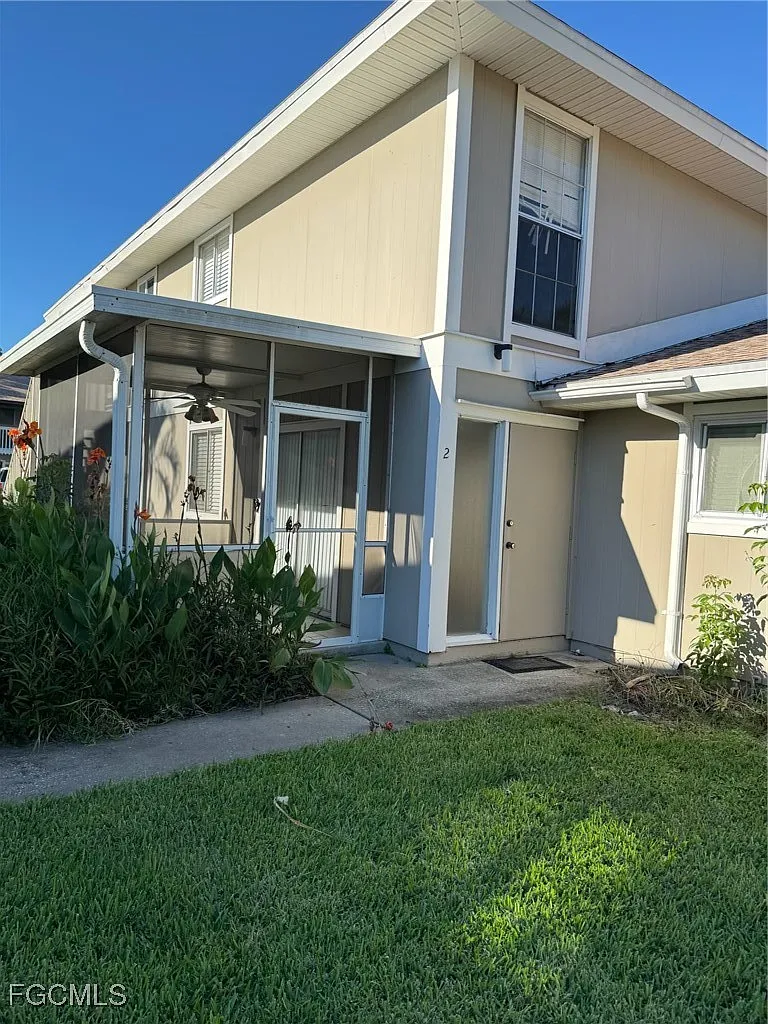 2 bed, 1.5 bath, 1098 sqft, $1,325 — Photo 1