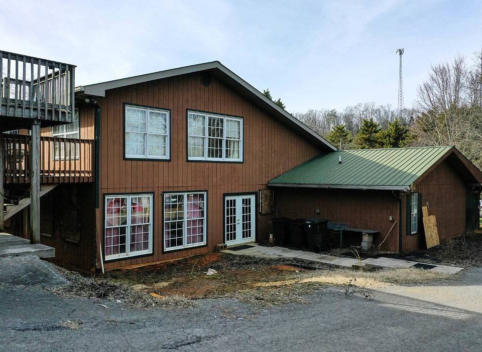 1st image of 239 W Mount Rd