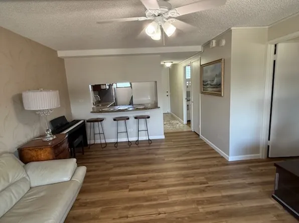 1521 Alexander St APT 901, Honolulu, HI 96822