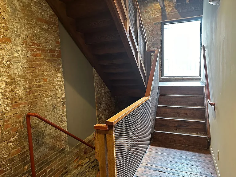 209 Woodward St — Photo 1