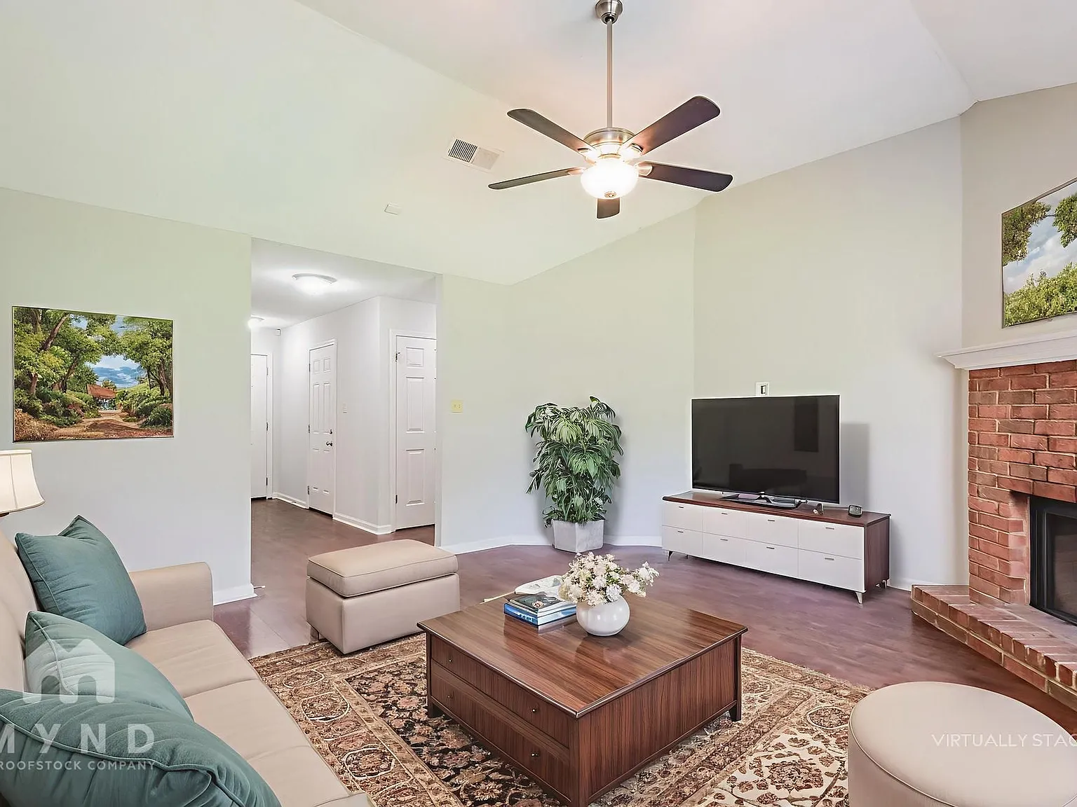 3 bed, 2.0 bath, 1241 sqft, $1,620 — Photo 2