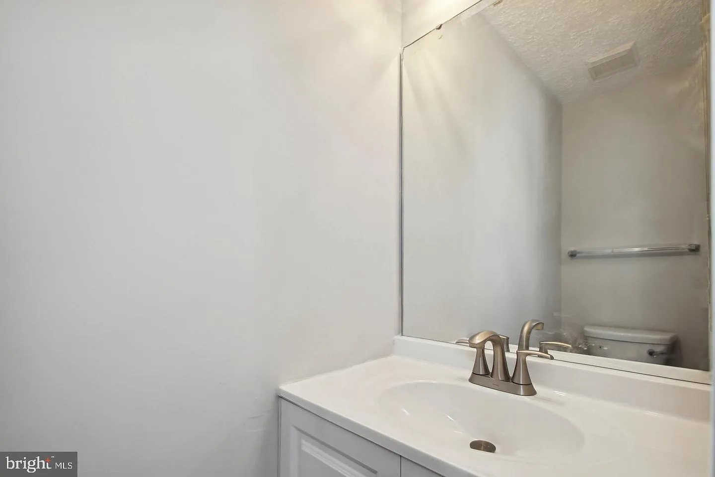 3 bed, 2.5 bath, 1720 sqft, $2,700 — Photo 4
