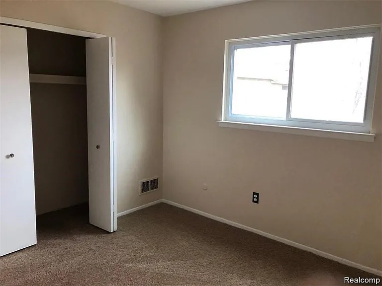 415 Pingree Blvd — Photo 8