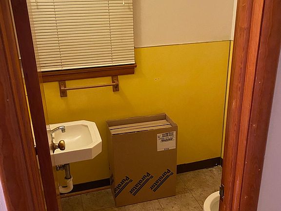 1/2 Bath