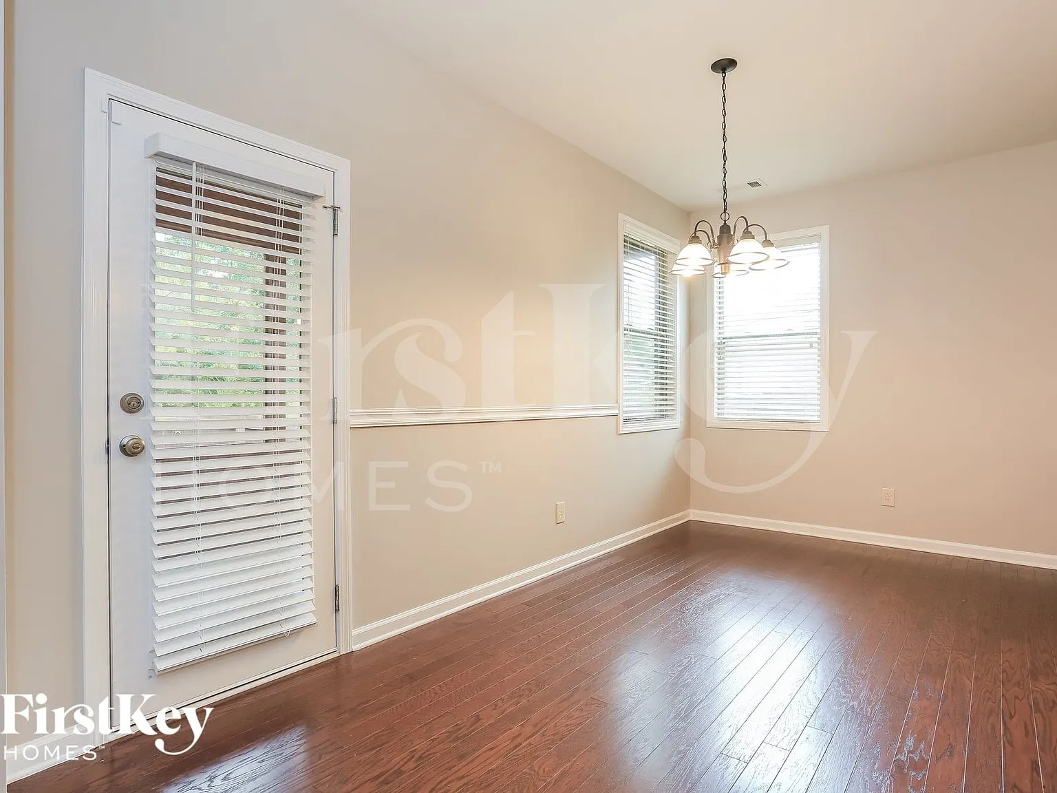 5 bed, 2.5 bath, 3068 sqft, $3,360 — Photo 4