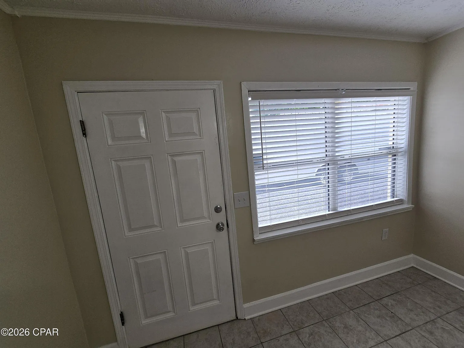 2 bed, 1.0 bath, 875 sqft, $1,300 — Photo 2