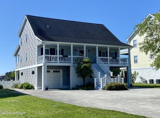 515 Island Dr, Beaufort, NC 28516