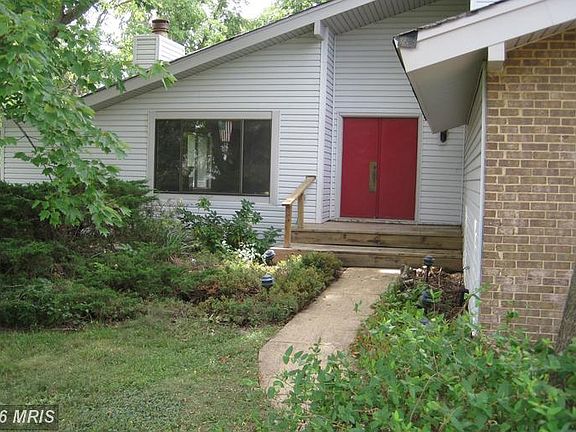 2nd image of 415 E Laurel Ave